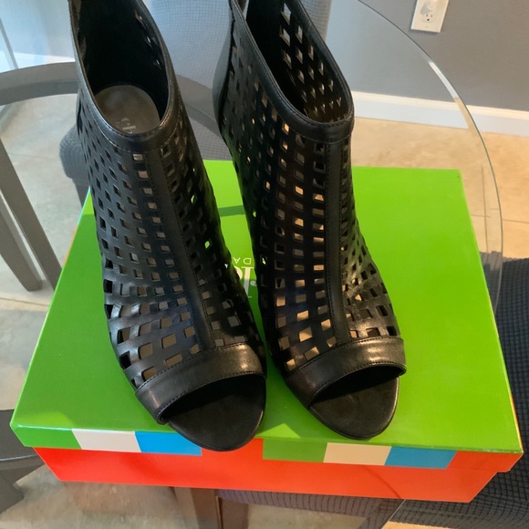 Black peep toe heels - Picture 1 of 3